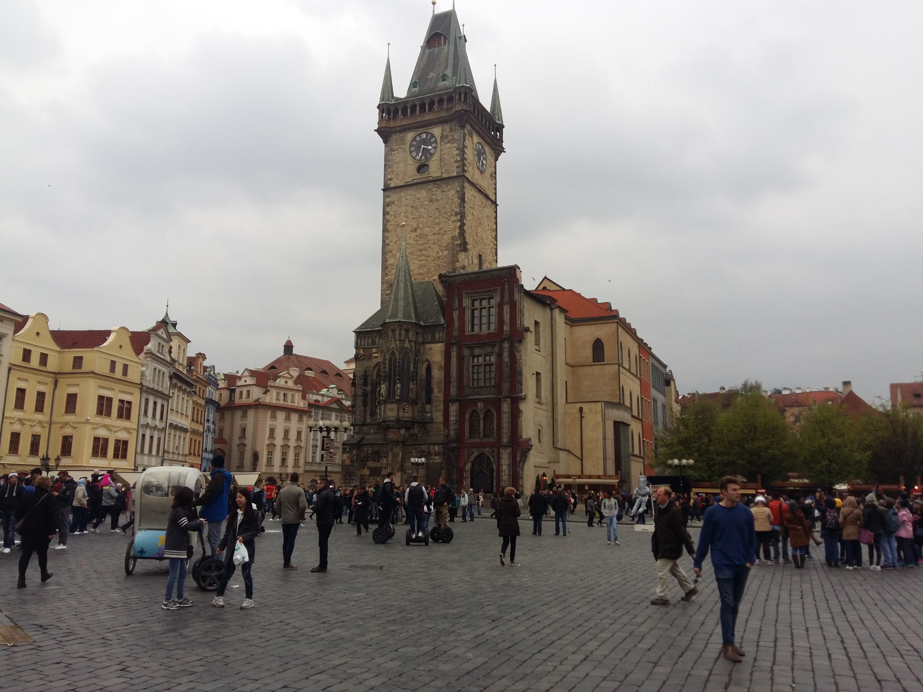 체코 프라하 구시가지 광장의 천문시계탑