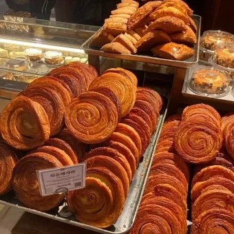 성심당 빵 추천 망고시루가 아닌 망고롤 맛은 어떨까_5