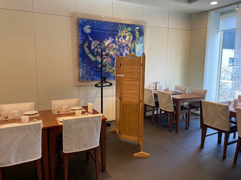 강남 신사동 진주 음식 한식 맛집 하모 - 칸막이 좌석