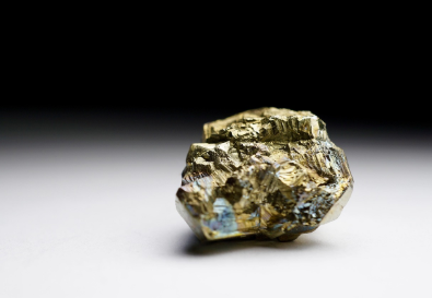 희소 광물이 바꾸는 세상, 반도체와 스마트폰 속 보석 같은 광물들