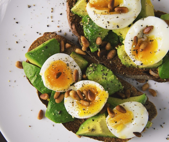 아보카도와 달걀