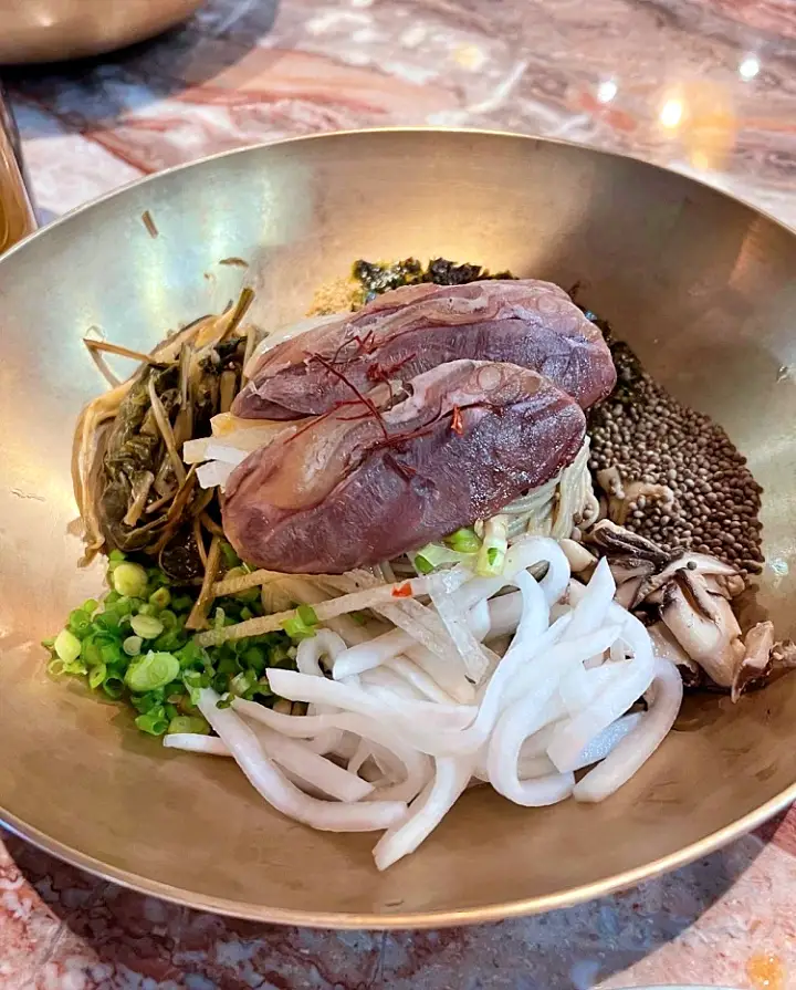 토요일은 밥이 좋아 토밥 국내산 제주 흑돼지 양념 갈비, 순 메밀 평양 냉면, 물냉면, 비빔냉면 강남 삼성동 김종민 박명수 노사연 찐 단골 맛집 추천 토밥즈 방송정보
