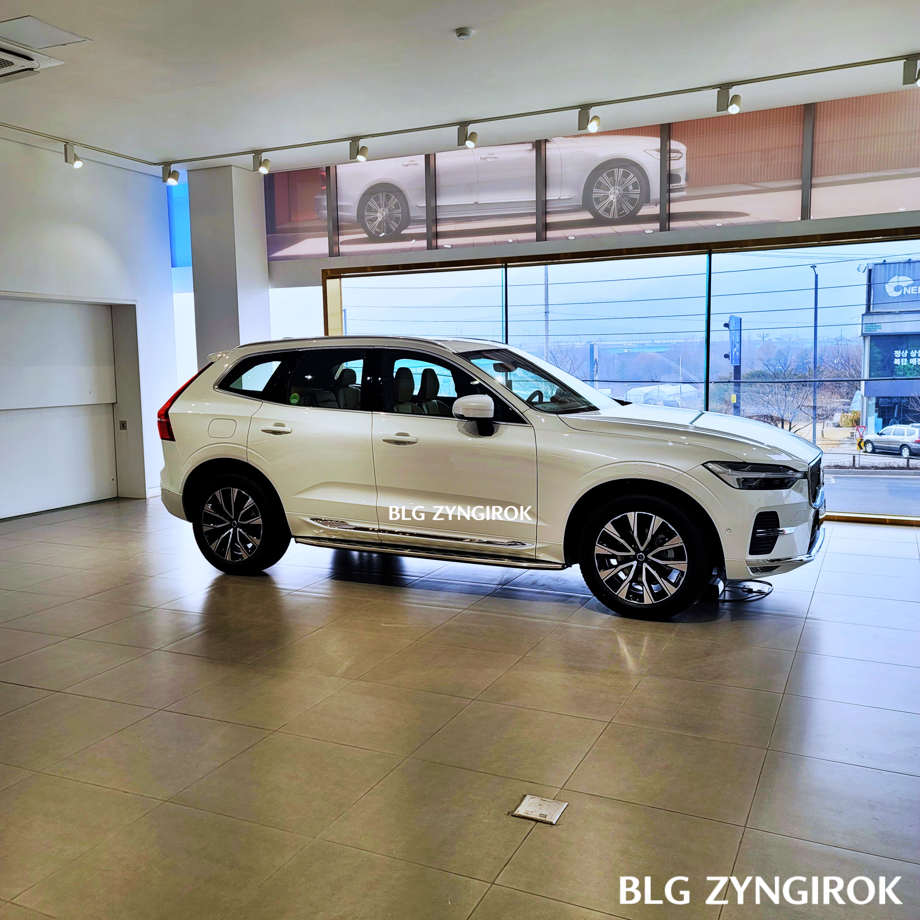 전시 돼 있는 XC60 모습이다.