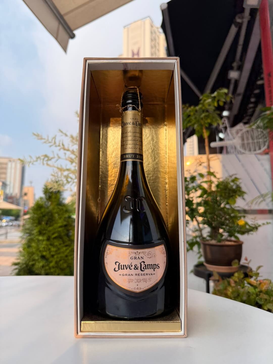 Juvé & Camps Gran Juvé Gran Reserva Cava Brut 2017, Penedès, Spain๏ฝํ๋ฒ ์ด ๊นํ์ค ๊ทธ๋ ํ๋ฒ ๊ทธ๋ ๋ ์ ๋ฅด๋ฐ ๊น๋ฐ ๋ธ๋คผ 2017