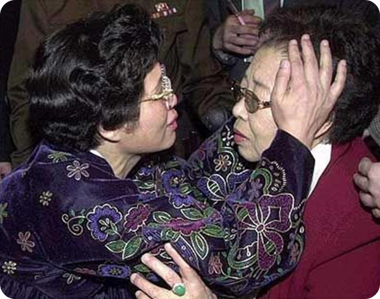 2001년 이산가족 상봉다시 재회한 성경희씨와 어머니 (출처=MBC 뉴스)