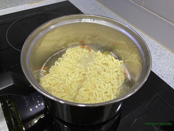 2022년 5월 팔도 일품 삼선짜장 라면