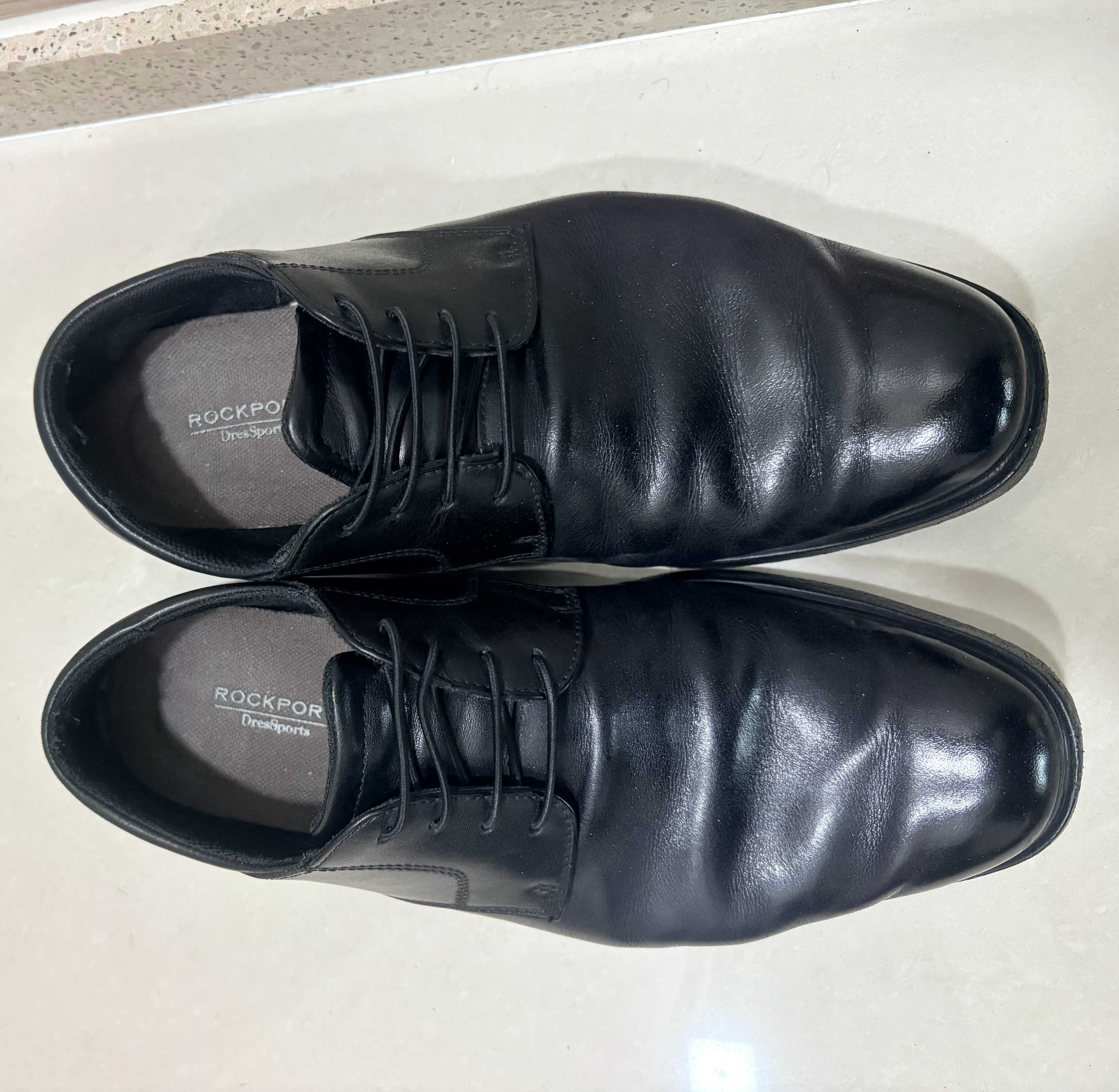 직접 구매하여 사용 중인 락포트 구두 외형