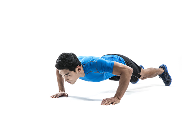 푸쉬업 하는 모습