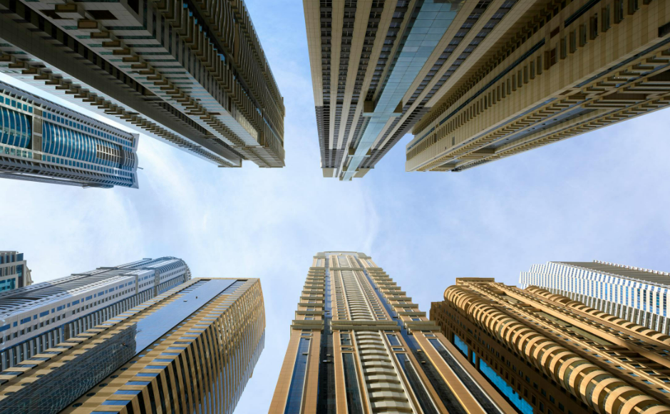 고층 빌딩이 밀집되어 있는 사진