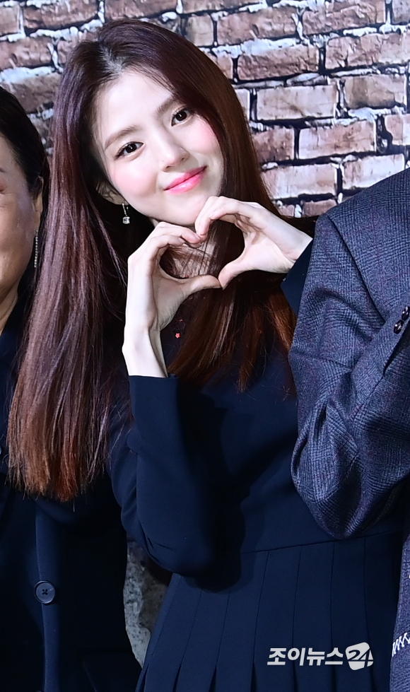 배우 한소희가 19일 서울 용산구 레이어20 스튜디오에서 열린 넷플릭스 새 시리즈 &#39;경성크리처&#39; 제작발표회에 참석하고 있다. [사진=정소희 기자]