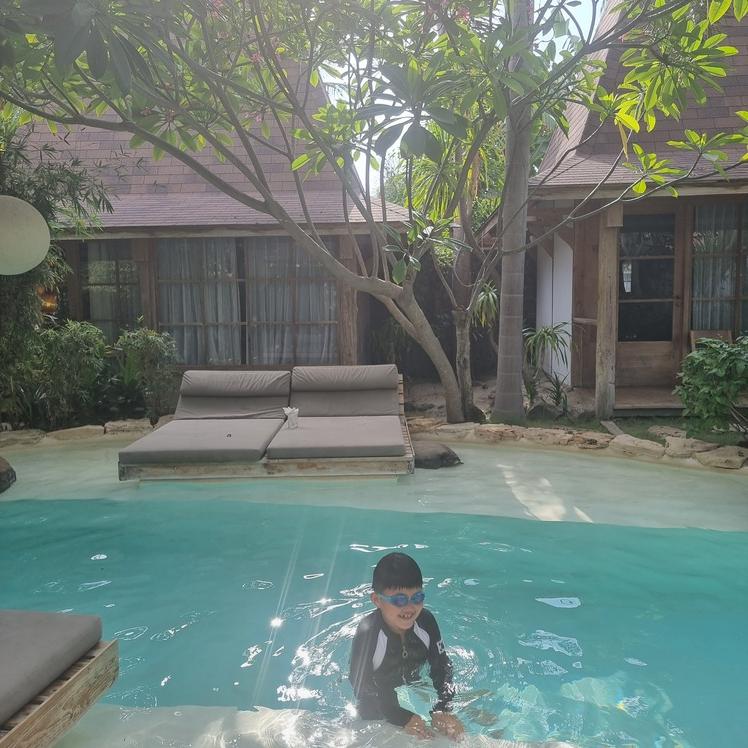 쿠노 빌리지의 숙소, 로열 조글로 풀사이드