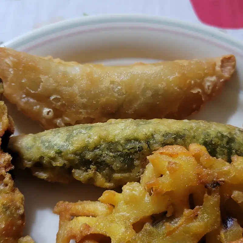 우리할매떡볶이-모듬튀김-공갈만두-고추튀김-사진