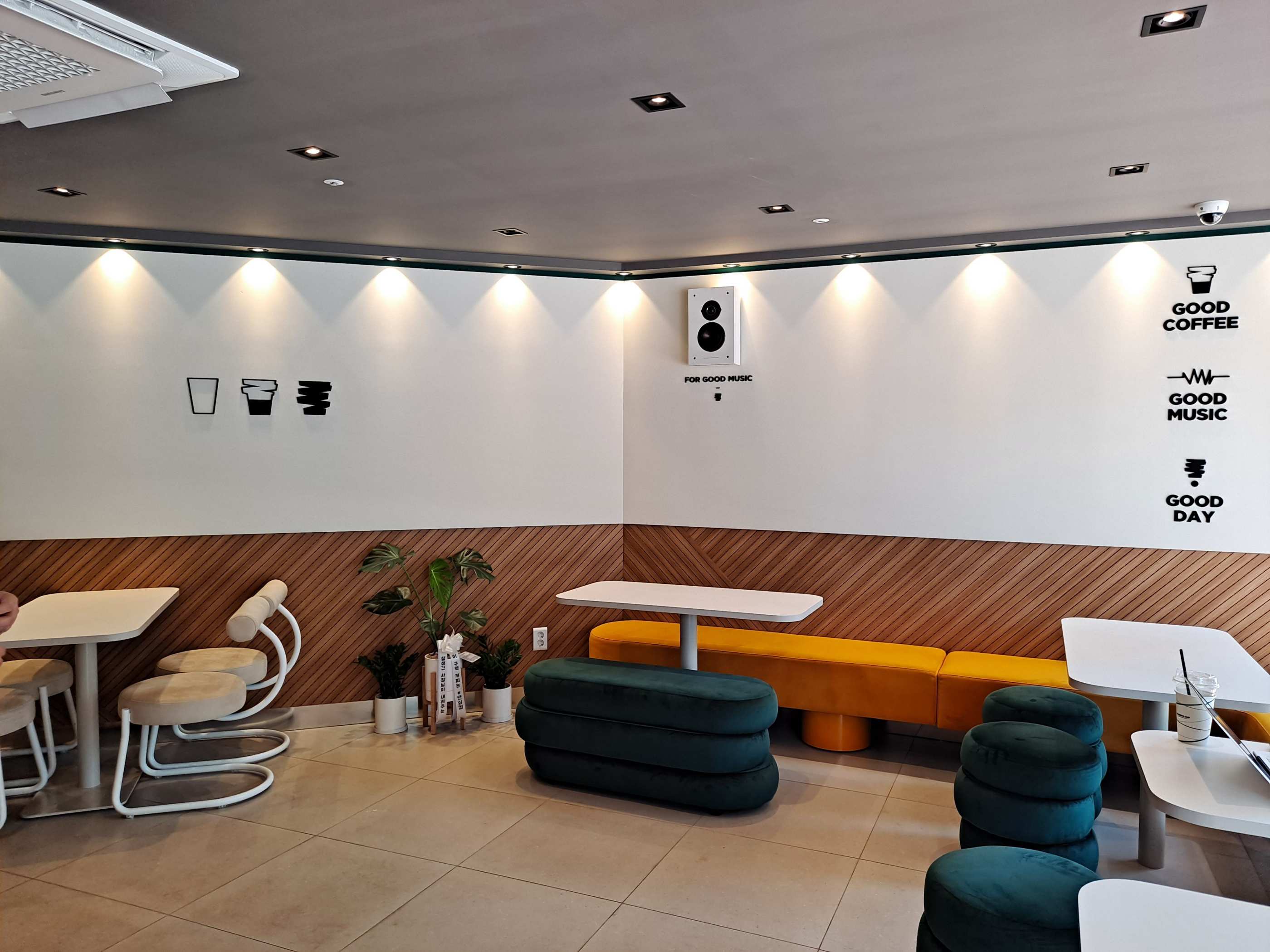 댄싱컵 매장모습