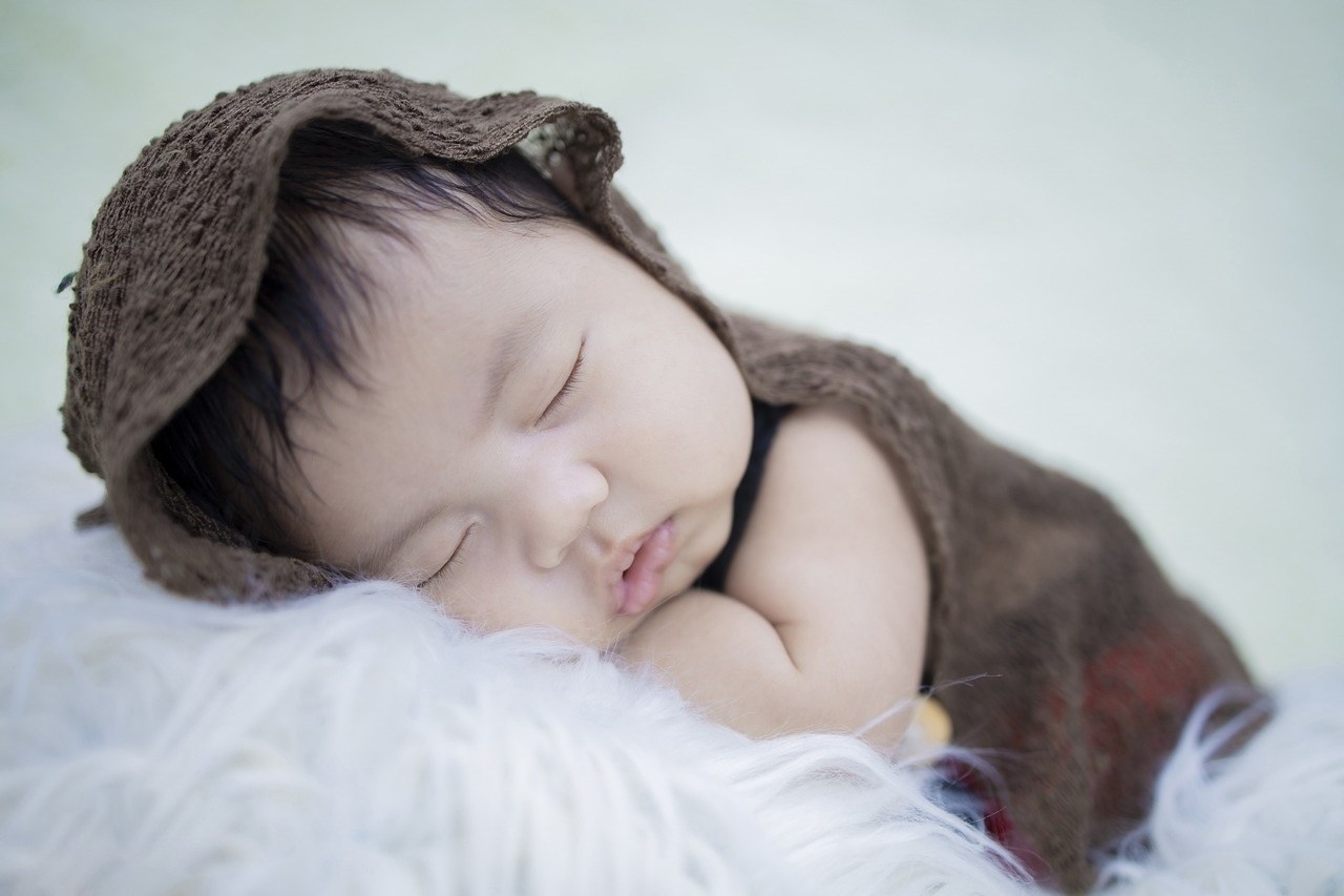 평화롭게 잠자는 아기 모습