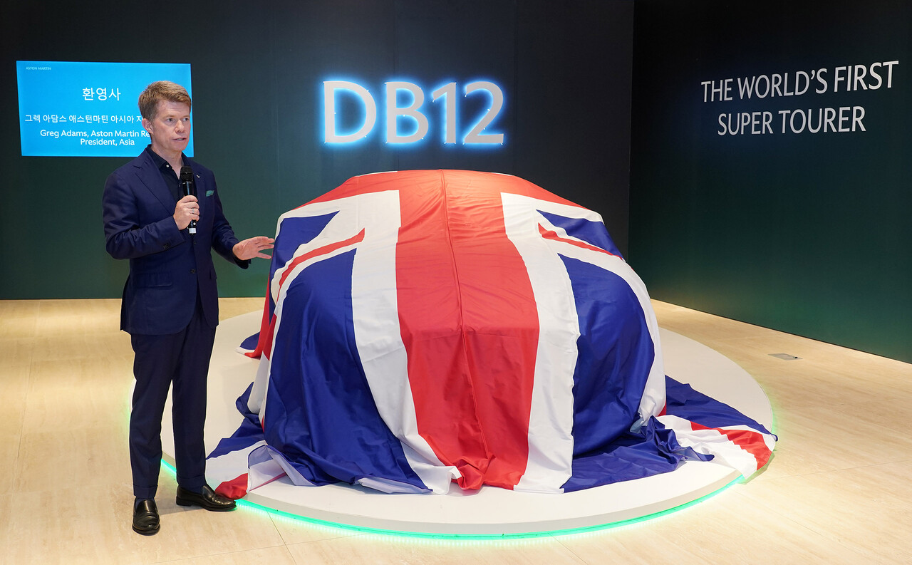 애스턴마틴, 세계 최초 슈퍼투어러 `DB12` 국내 공개