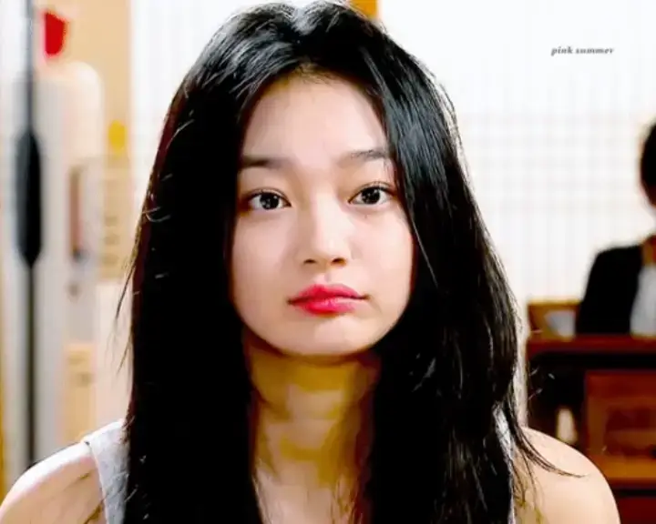 배우-신민아-사진