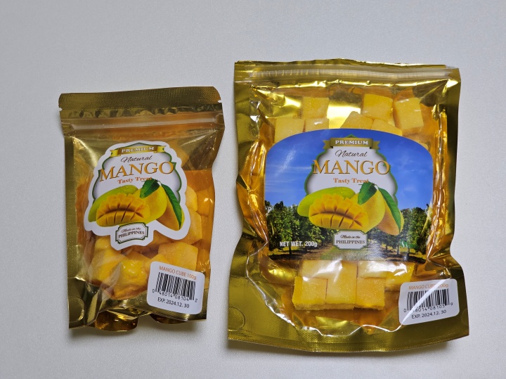 필리핀 세부 기념품으로 최근 인기가 오른 큐브 망고 젤리. 꾸덕한 젤리 타입이며 생망고 향이 가장 비슷하게 나기 때문에 추천.