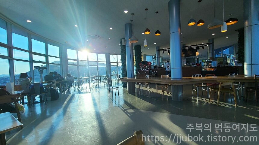 여수-스카이타워-전망대-휴식공간-2