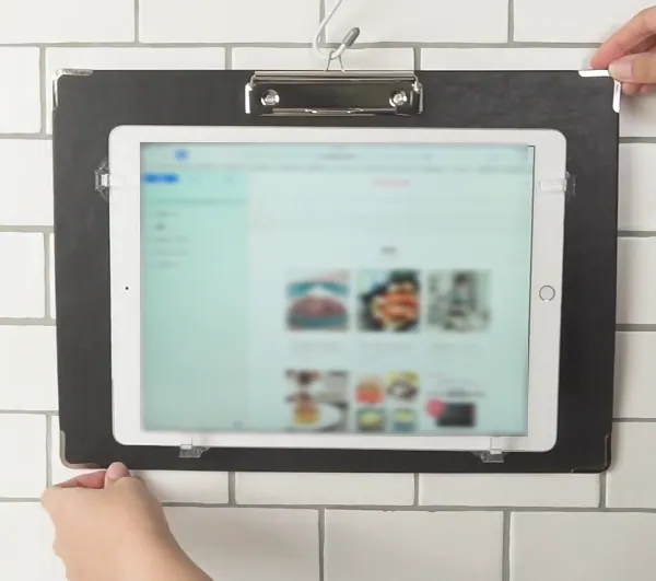 아이패드 거치대 만들기 벽걸이 후크 활용법