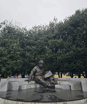 아인슈타인 기념비 (Albert Einstein Memorial)