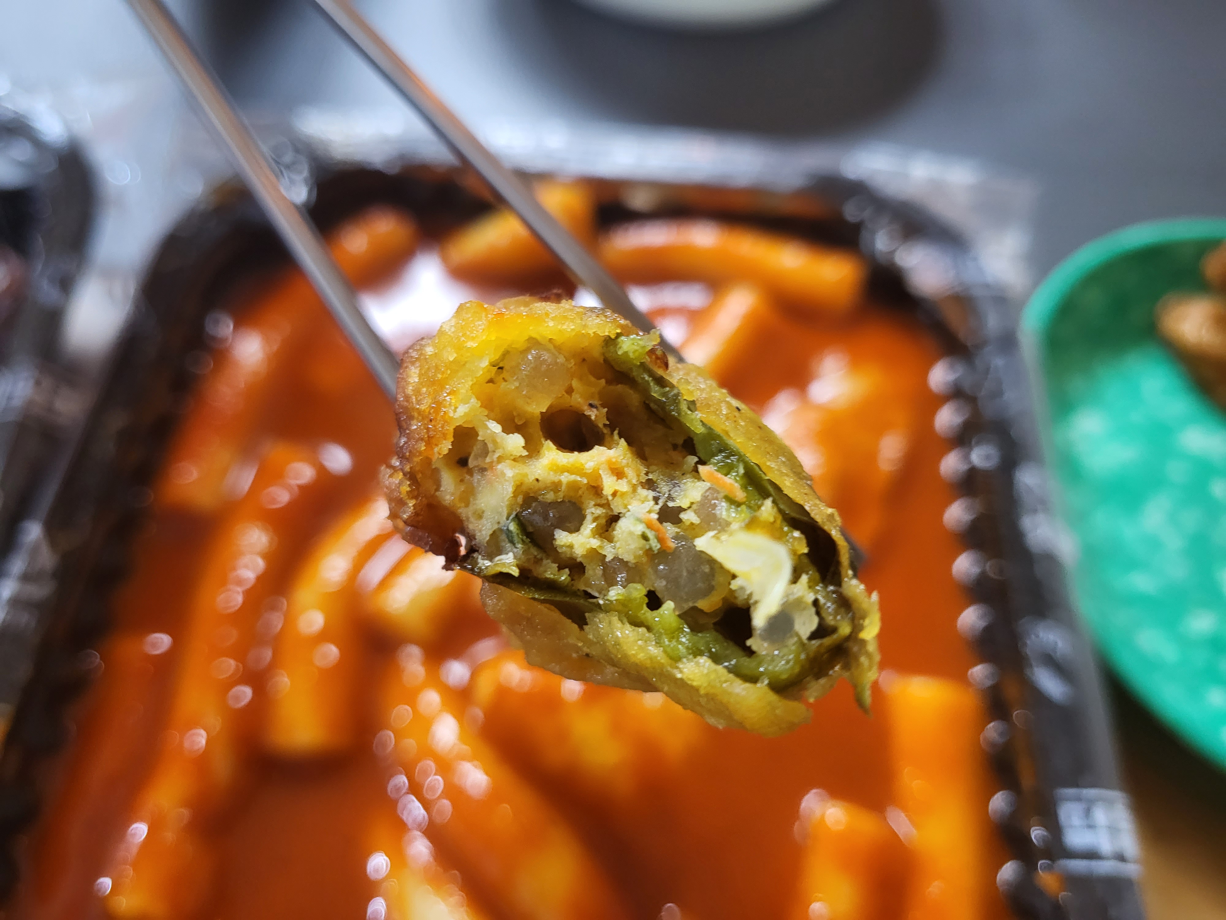 을찌로 국물 떡볶이 - 단면