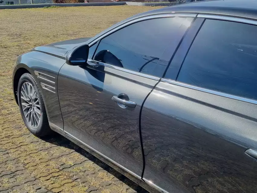 쏘카 더 뉴 G80은 외장 일부에 상처가 있었습니다.