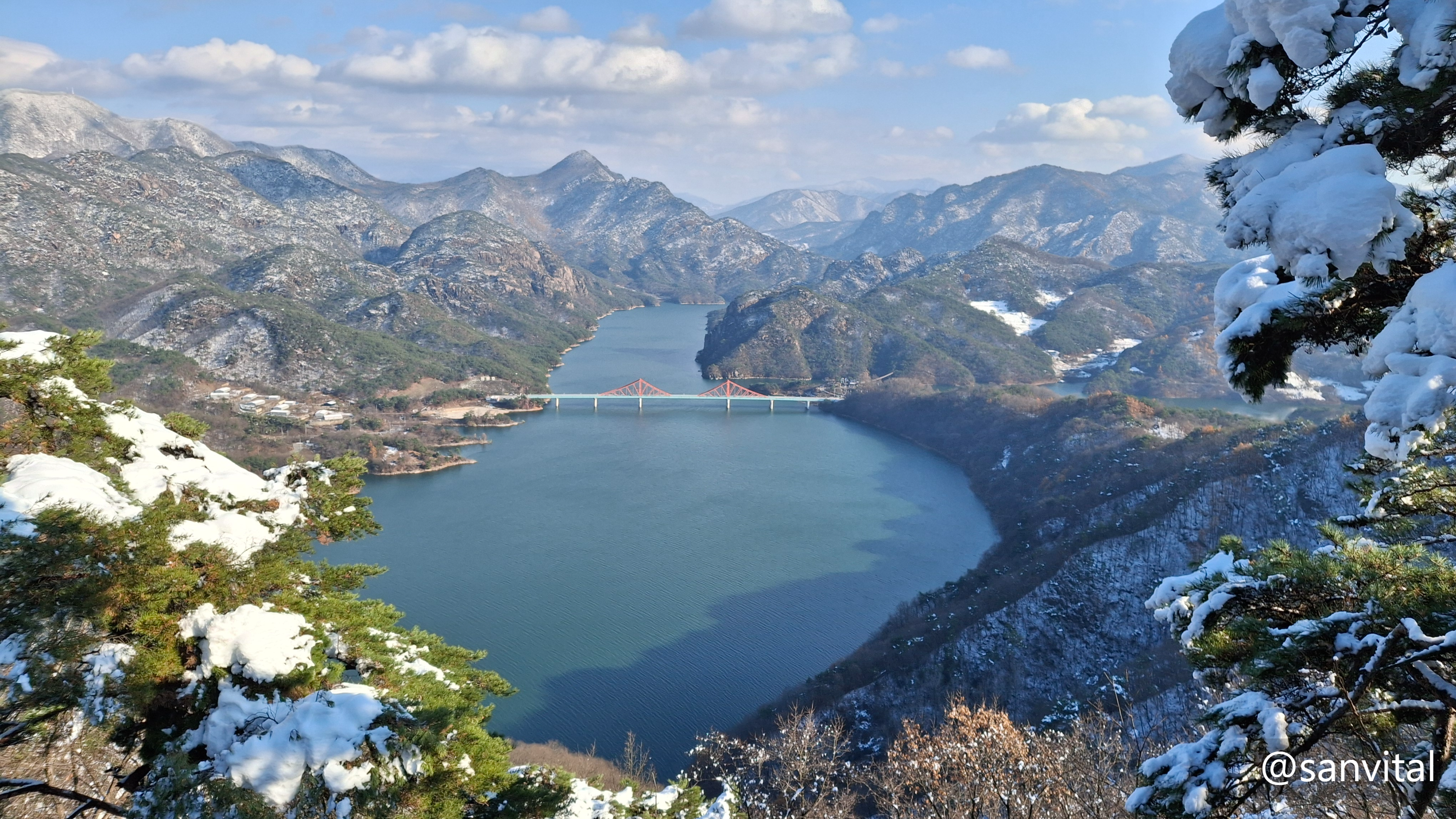 청풍호 전망대에서 담은 옥순대교, 가은산 옥순봉 구담봉