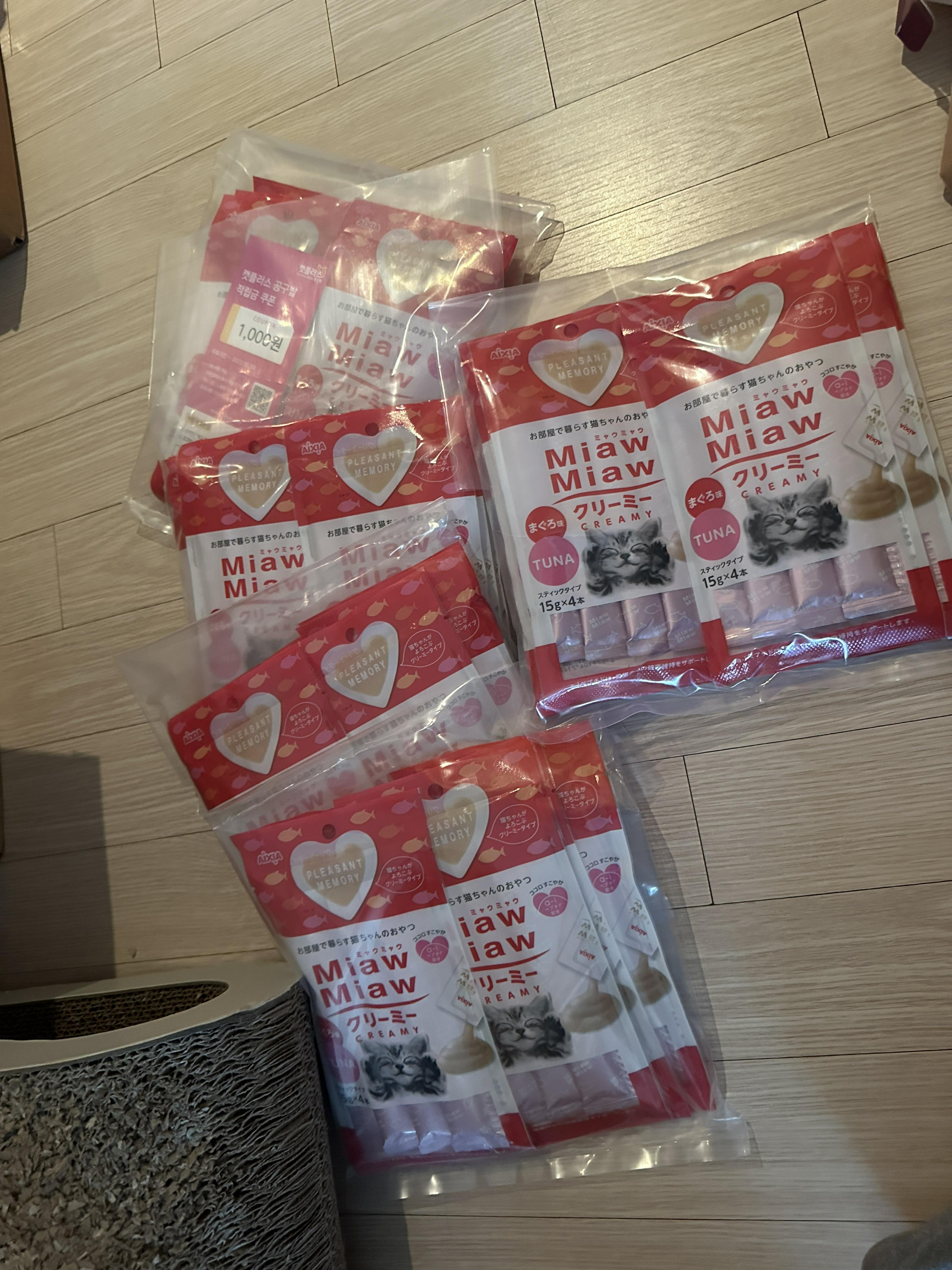 고양이들이 환장하는 짜먹는 간식이 있다! (feat. 건이랑 다다가 먹어주는 짜먹는 간식!)