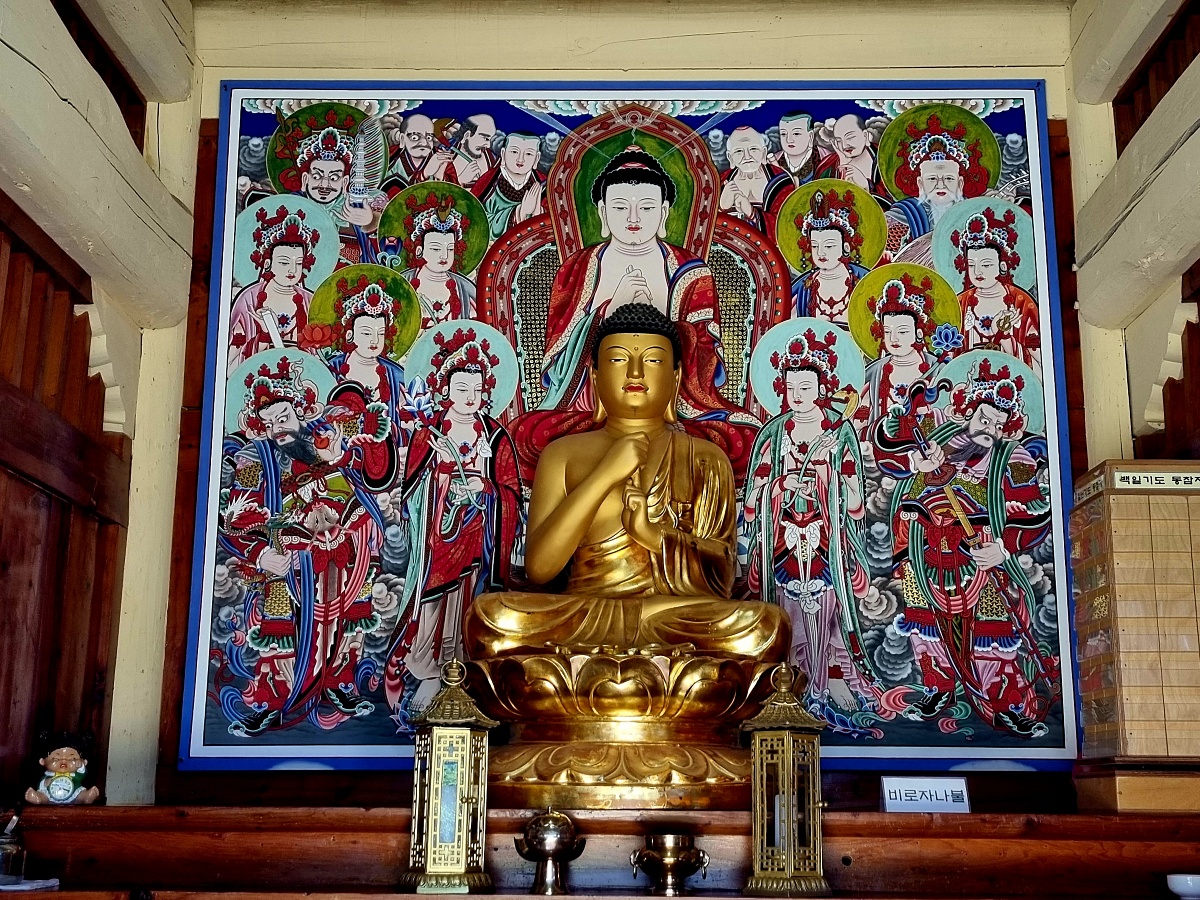 경남 하동 쌍계사: 맑은 계곡이 흐르는 지리산의 절