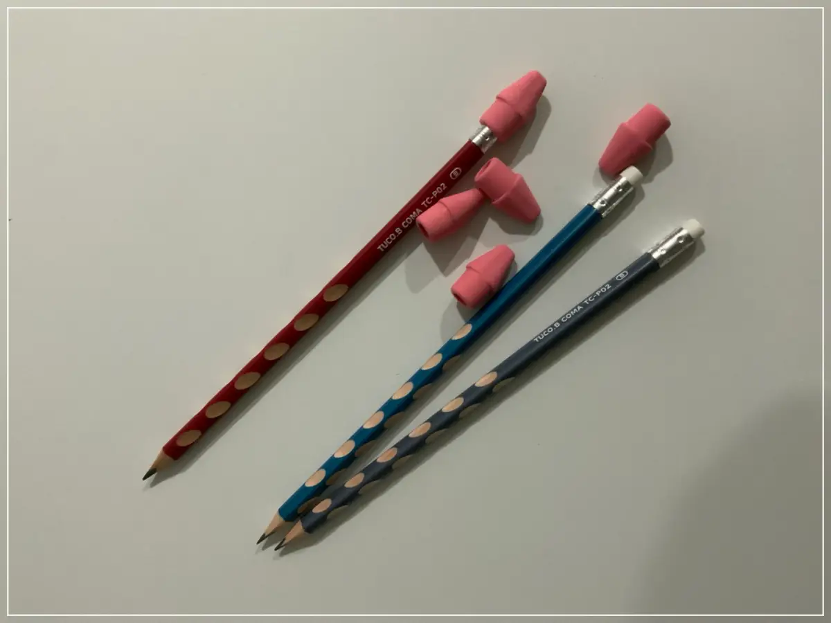 지인이 준 연필과 연필 지우개 캡