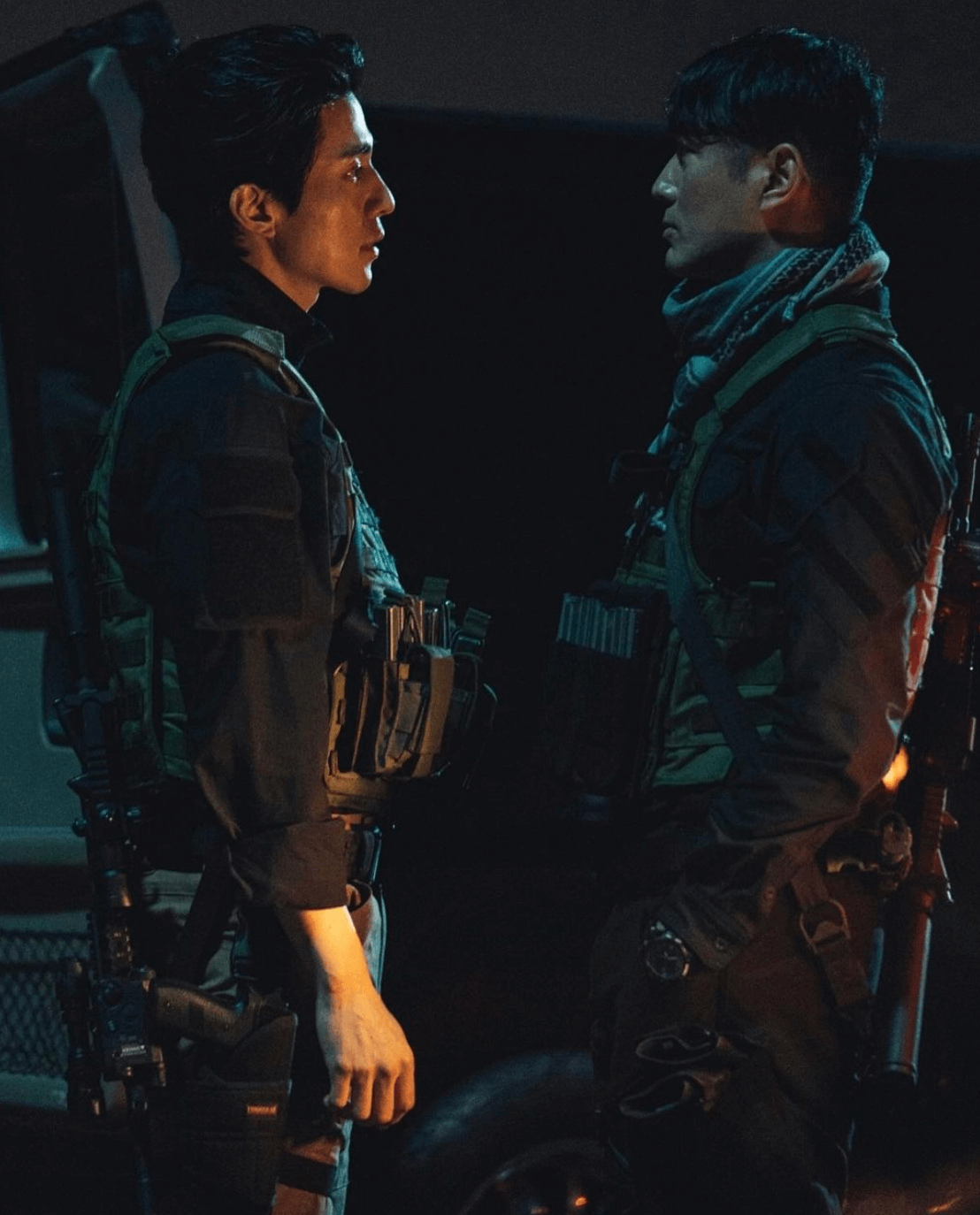 군복입은-베일-정진만-마주하는-모습