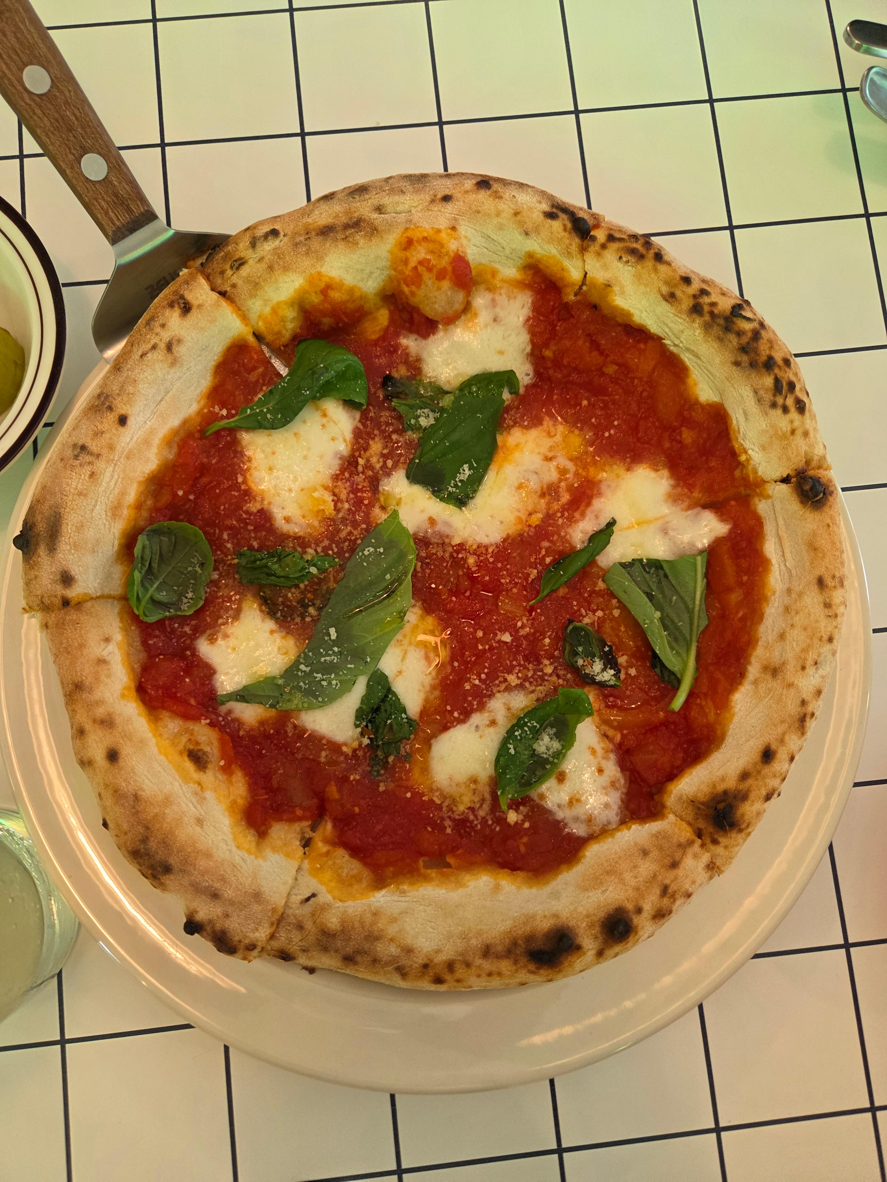 노멀뇨끼하우스 밤리단길점 마르게리따피자