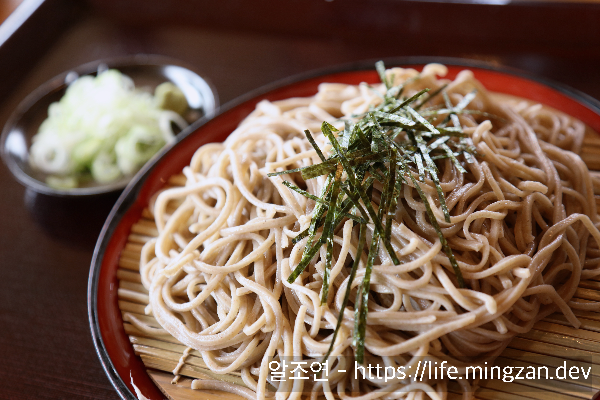 여름이면 나도 모르게 찾는 냉모밀