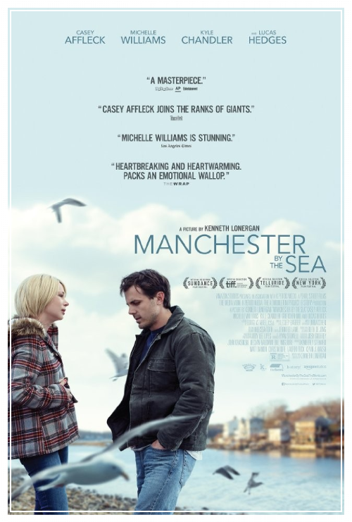 이미지: 〈Manchester by the Sea〉 공식 포스터 (케이시 애플렉이 바닷가에 서 있는 장면)