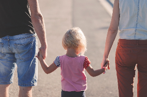Single Parents by Choice: Conflicts Between Marriage Declarations and Benefits