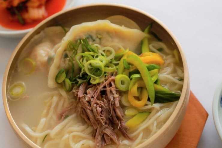 깡통만두 대표 메뉴 칼만두