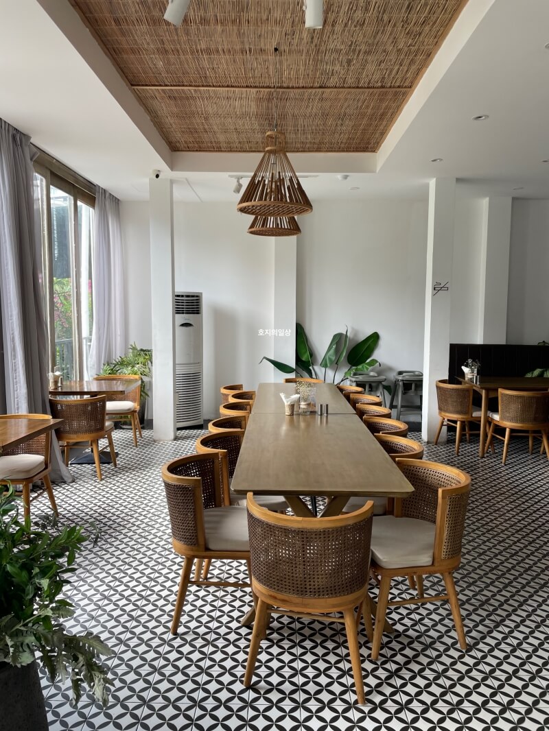 나트랑 바베큐 맛집 리빈콜렉티브 LIVIN - 단체석