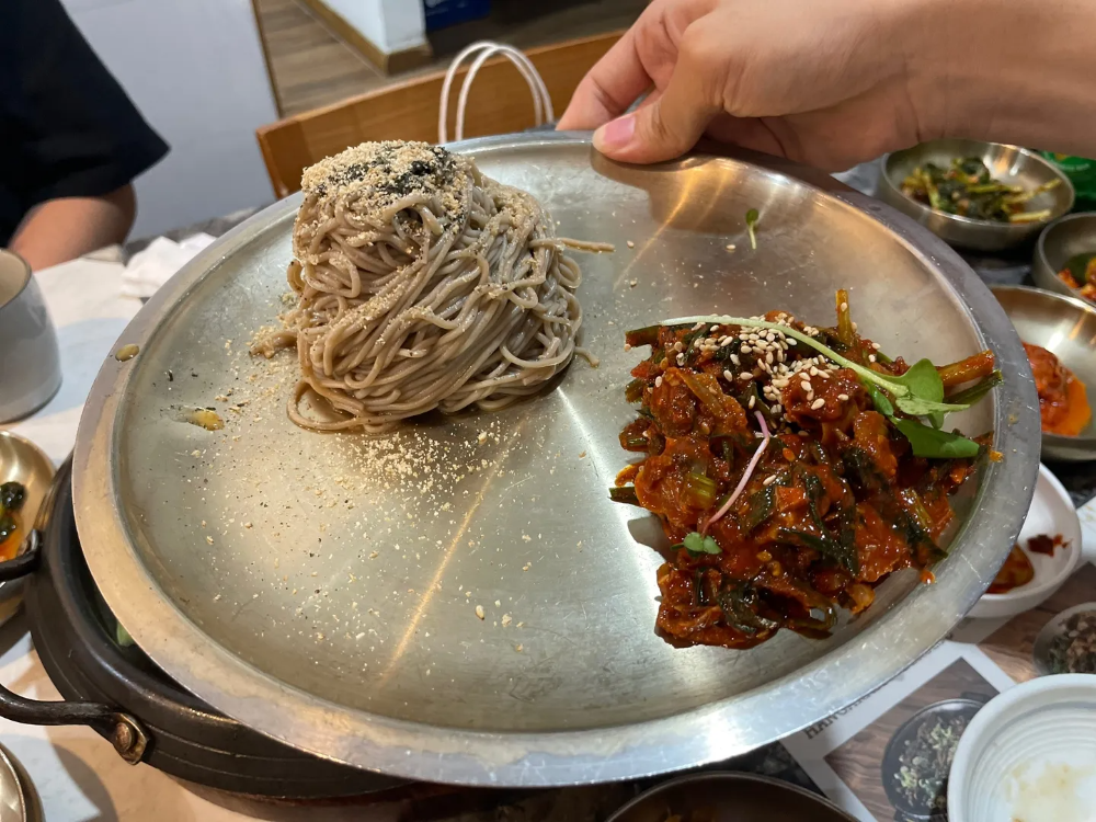 한가람 본점 꼬막무침과 들기름 막국수