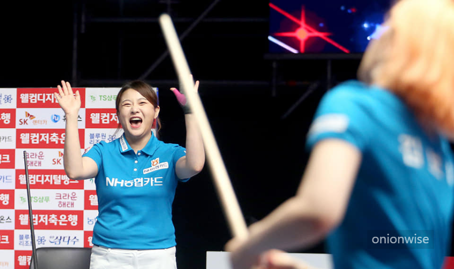 PBA팀리그에서 김보미 선수와 복식경기에 참여하고 있는 모습