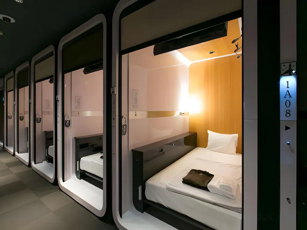 오사카 캡슐 호텔 내부