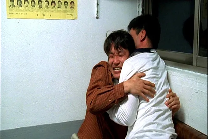 영화-8월의-크리스마스-파출소에서-소리치는-장면