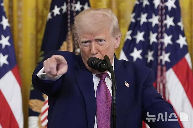 도널드트럼프 무조건적항복 F-35 항공모함 군사개입 벙커버스터