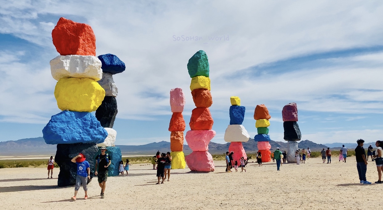 세븐 매직 마운틴스 (Seven Magic Mountains)