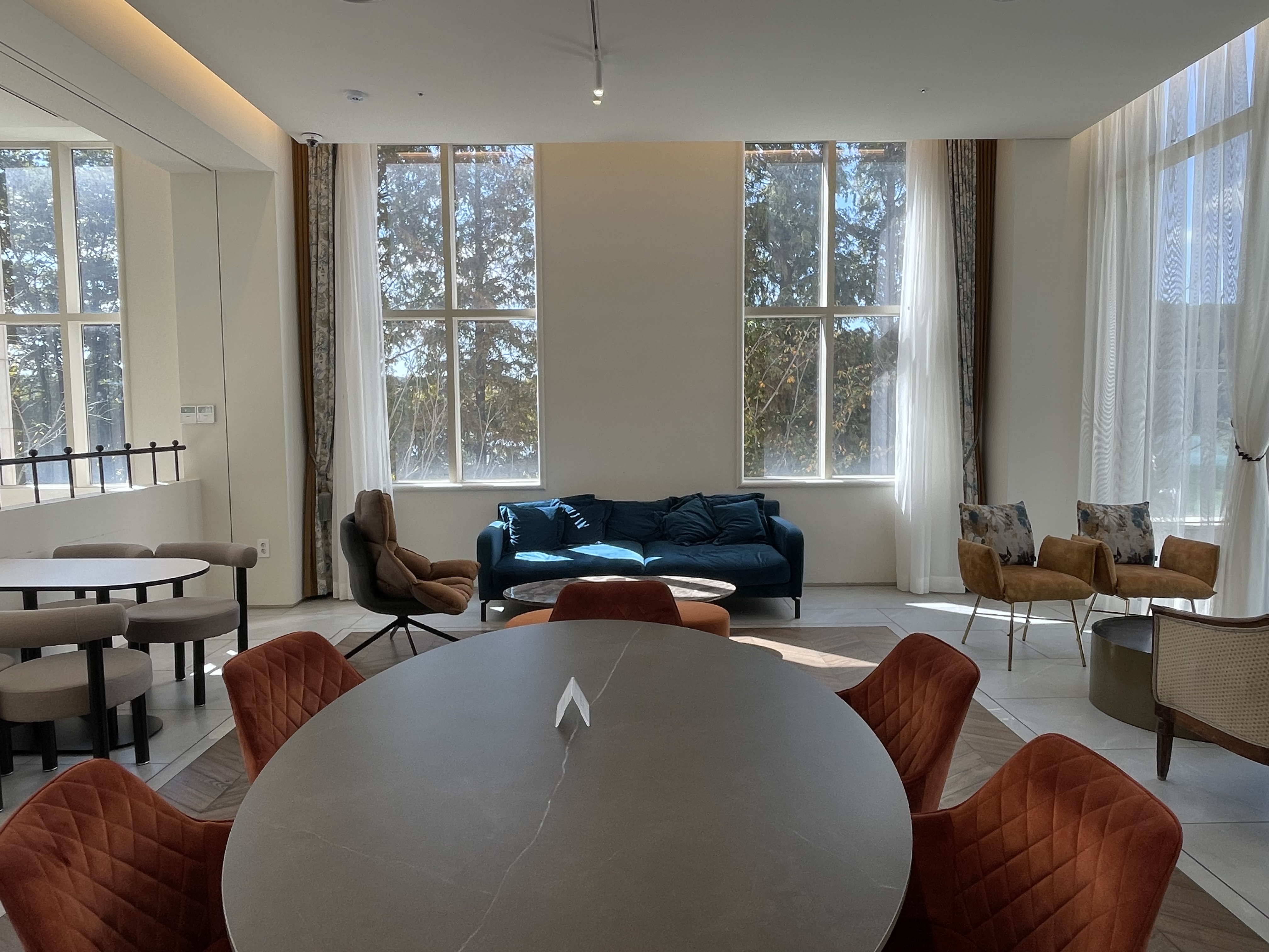 파주 공릉저수지 대형카페 모쿠슈라 프렌치카페