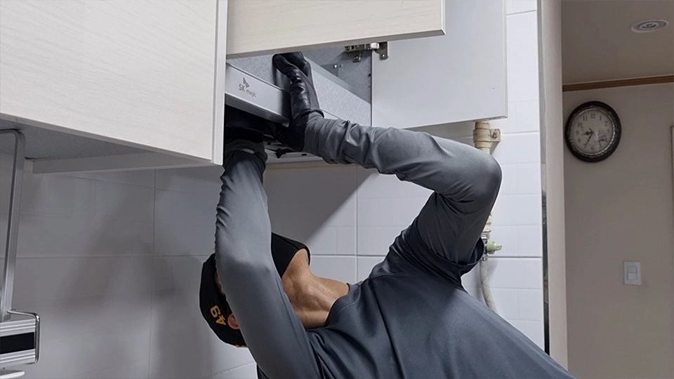 환풍기 날개 끼우는 모습