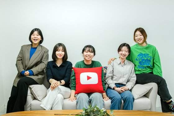 민음사 파주 아이돌 김민경 조아란, 유퀴즈가 주목한 매출 72% 급증의 마케팅 전략 분석