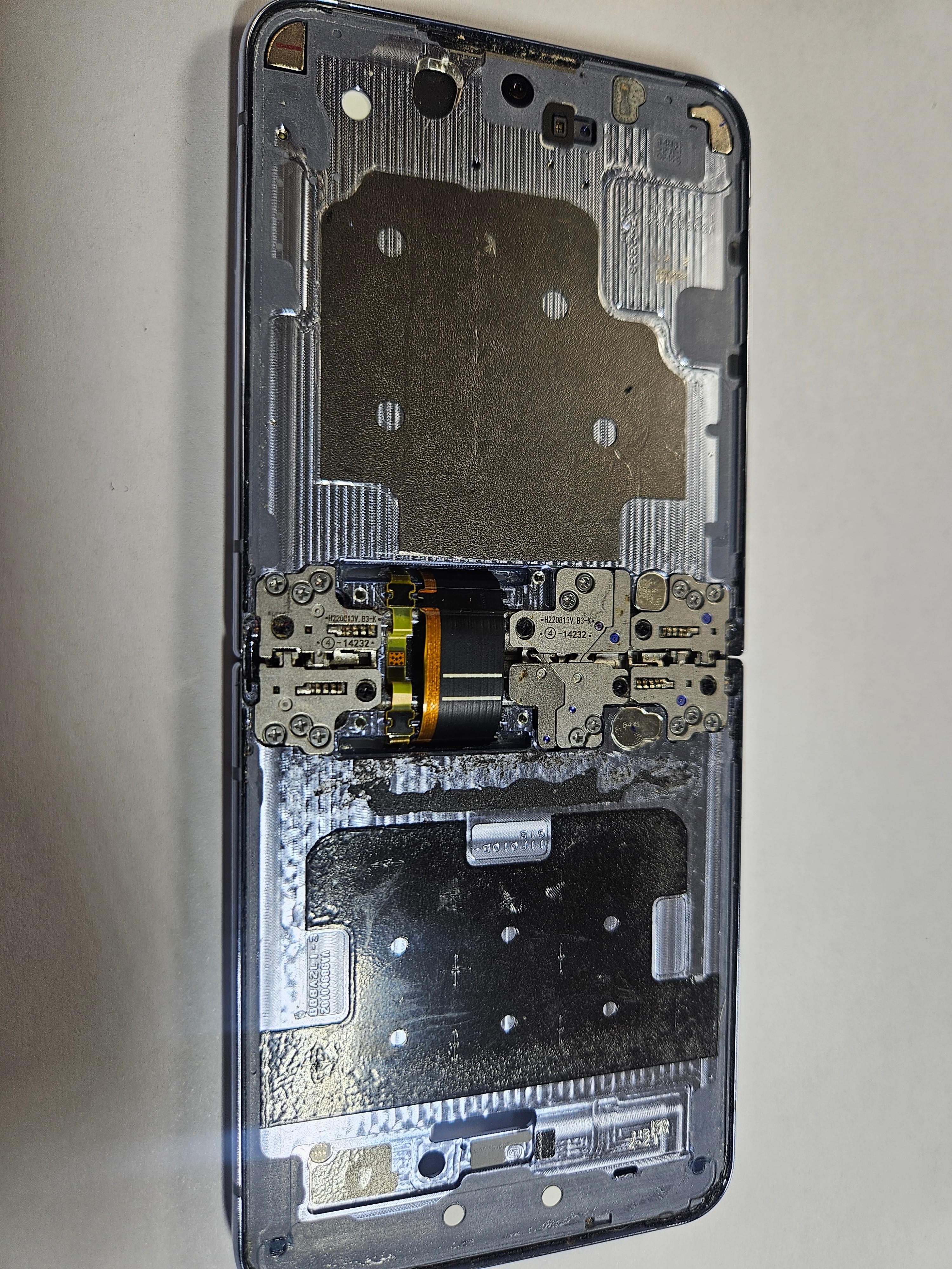 내부 구조나 손상 부위를 보여주는 이미지에 적절