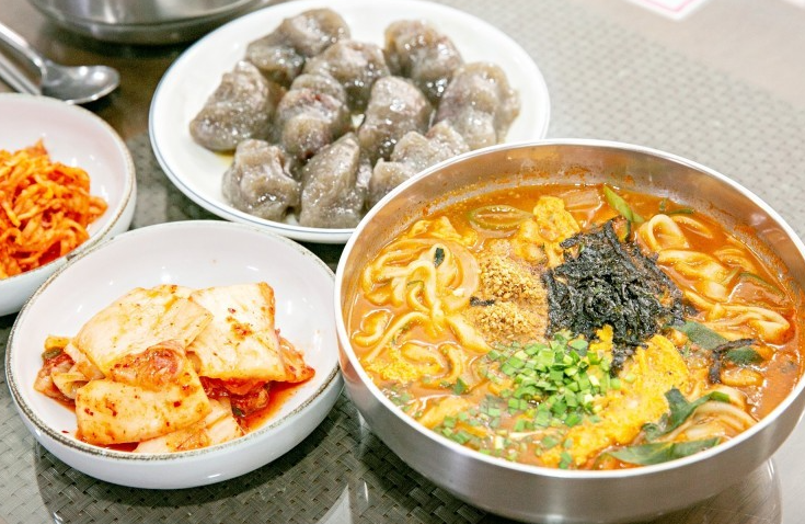 감자바우장칼국수 대표 메뉴