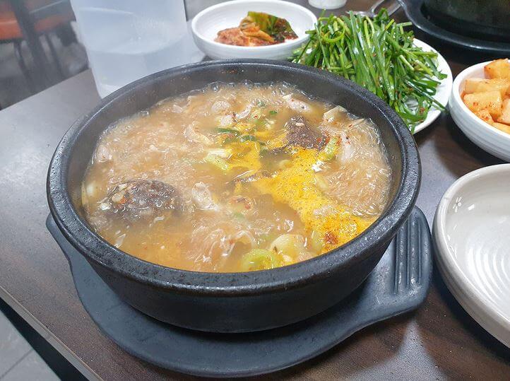 보글보글-끓고-있는-순대국밥