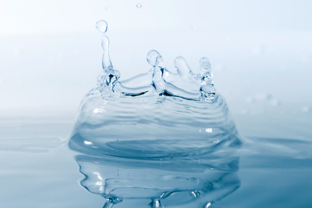 머리 감을 때 찬물 vs 따뜻한 물, 어떤 게 두피에 좋을까?